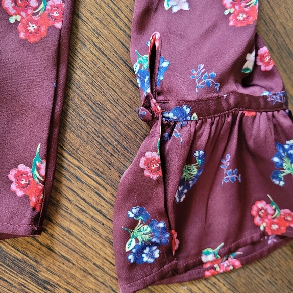Express Maroon Floral Bell Sleeve Blouse Size Women's Medium - Picture 6 of 11